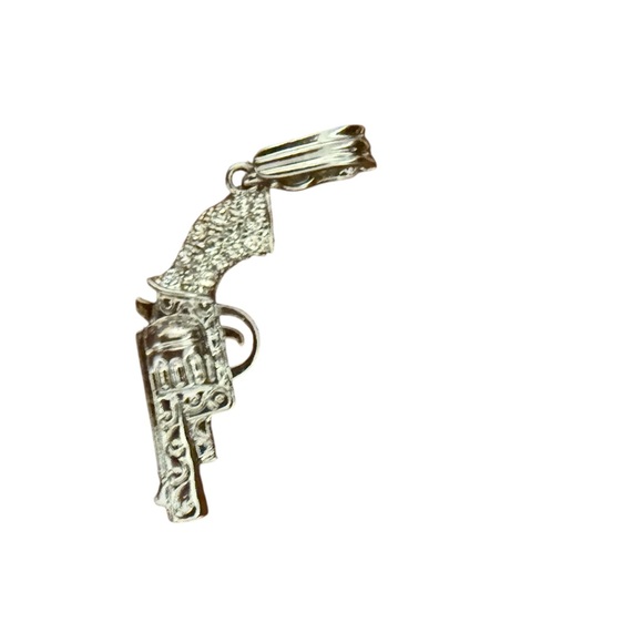 Elegant Silver Pendant Necklace - Picture 3 of 7